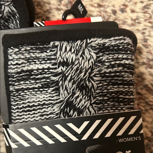 New Isotoner Signature Active Knit Gloves - Black and Gray - Picture 2 of 7